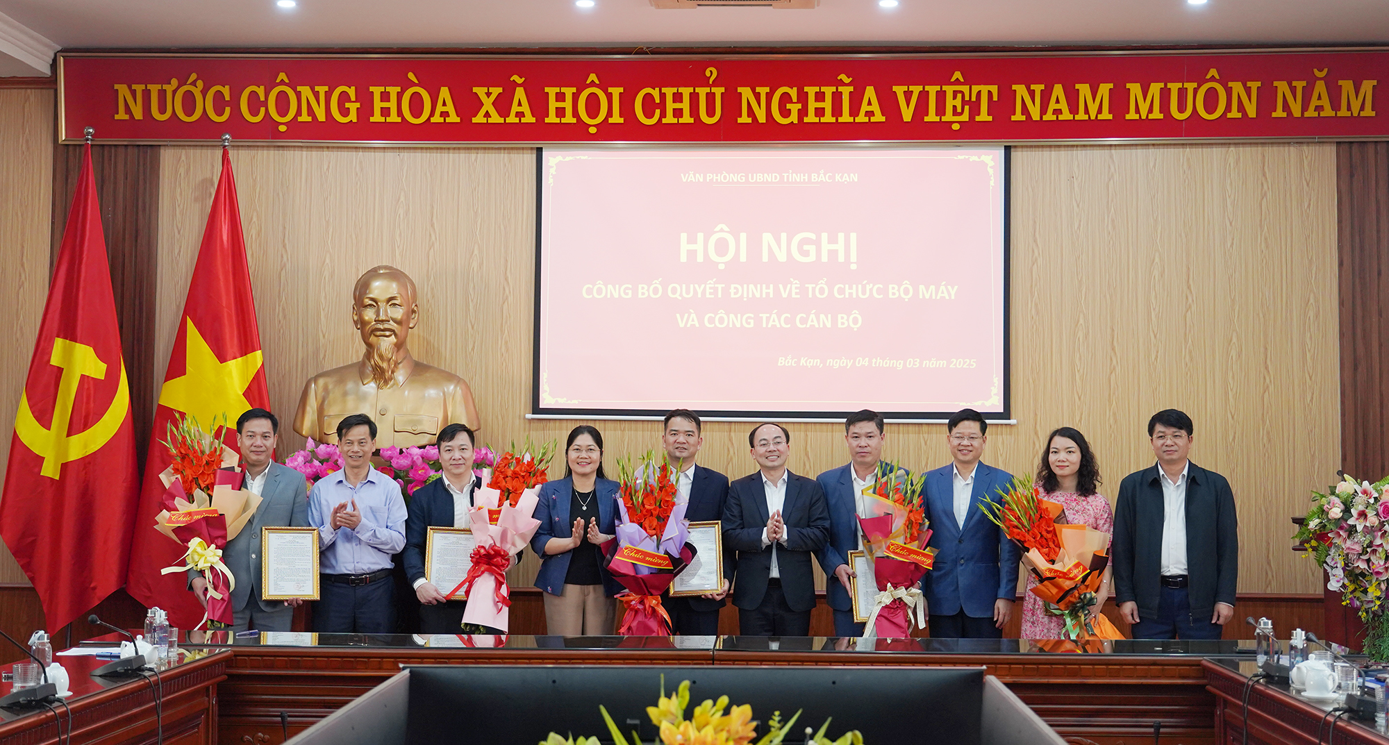 Công bố quyết định thành lập Trung tâm Xúc tiến Đầu tư, Thương mại và Du lịch tỉnh Bắc Kạn thuộc Văn phòng UBND tỉnh